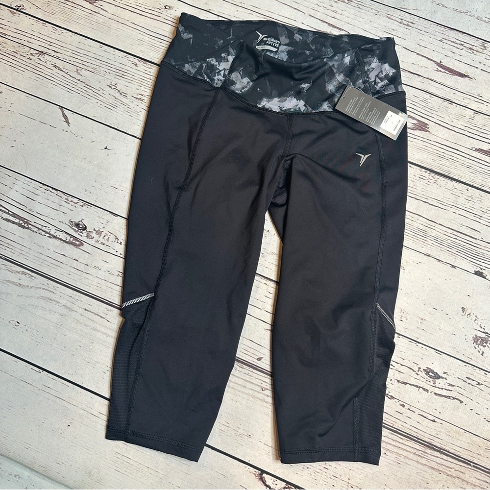 Old Navy Cropped Capri Leggings NWT